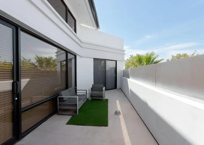 Vega - Private Balcony - In Old Town