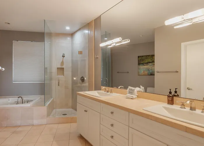 Vega - Private Balcony - In Old Town *